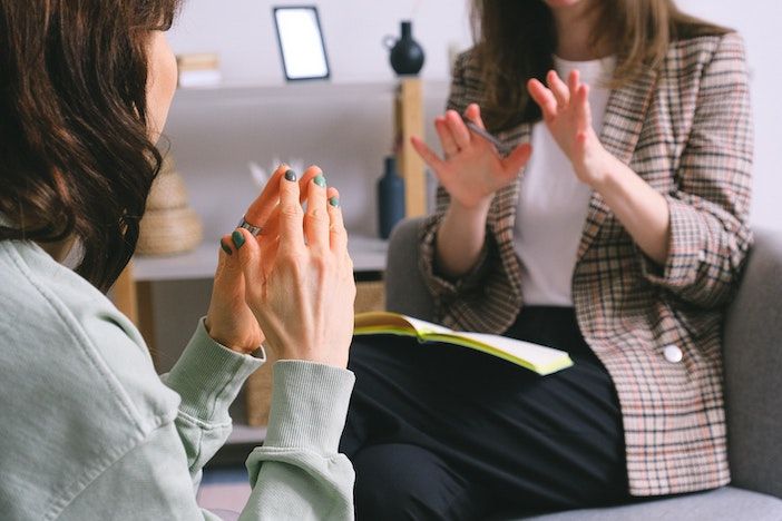 Self-diagnosing By Social Media — 3 Zencare Therapists Examine